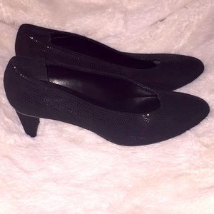 Van Eli Black Pumps
